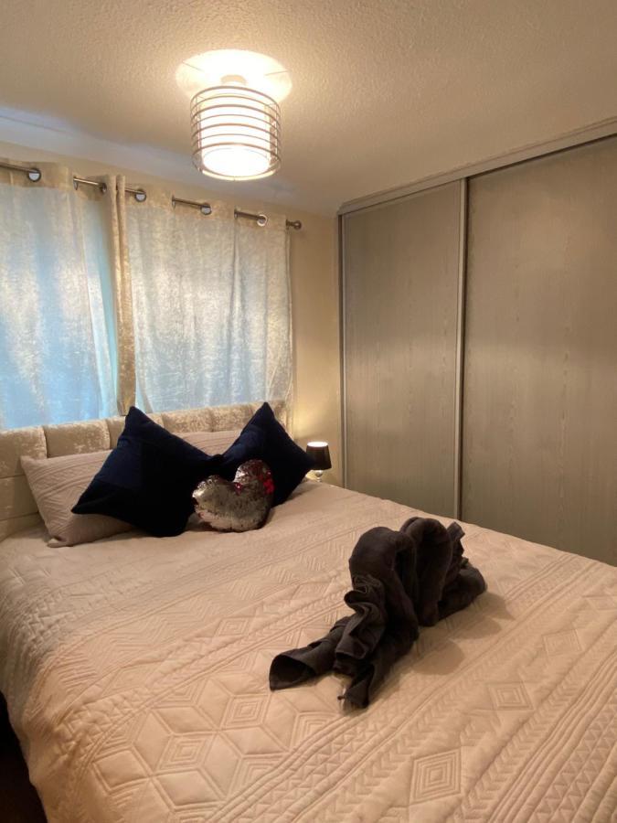 Сasa de vacaciones Dunfermline, 2 Bedroom Free On Street Parking *