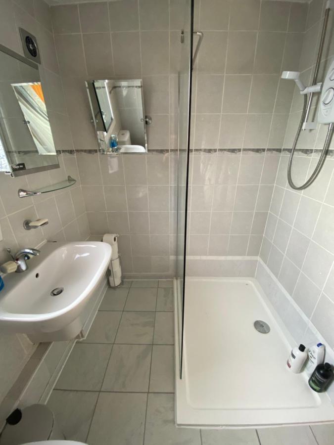 Dunfermline, 2 Bedroom Free On Street Parking Dunfermline